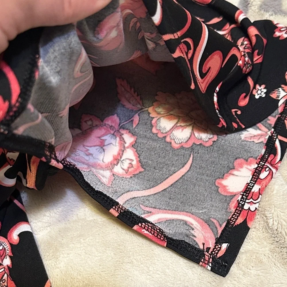 White House Black Market Black and pink and coral Floral Blouse - Picture 5 of 7